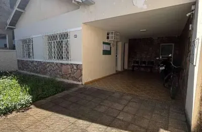 Casa bem localizada no bairro giovannini 4 quartos !