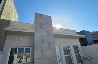 Bela casa térrea com 3 dormitórios com excelente localização