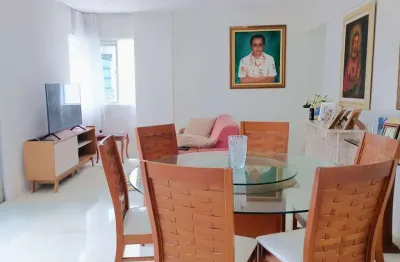 Apartamento com 3 quartos a 300 metros da praia de boa viagem.