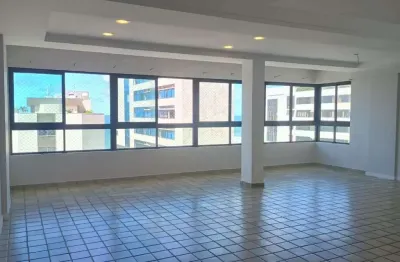 Cobertura duplex com 05 quartos a poucos metros da praia de boa viagem.