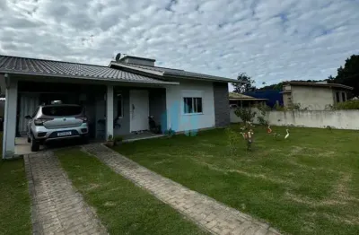 Linda casa térrea, próxima às dunas do siriú e a poucos minutos do centro de garopaba!