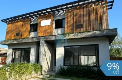 Belas casas novas, localizadas no loteamento panorâmico, no centro de garopaba!
