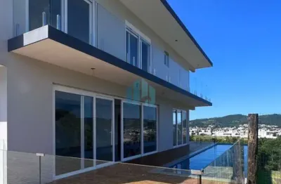 Linda casa nova de alto padrão, com vista p/ mar, em garopaba!