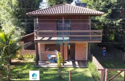 Bela casa em condomínio fechado em frente à surfland, na praia do rosa!