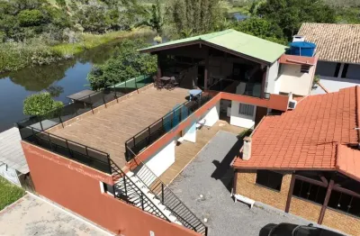 Casa beira-rio a 300 m da praia do siriú, em garopaba!
