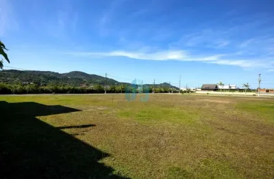 Ótimo terreno localizado no condomínio garopaba internacional, a 5 minutos da praia central de garopaba!