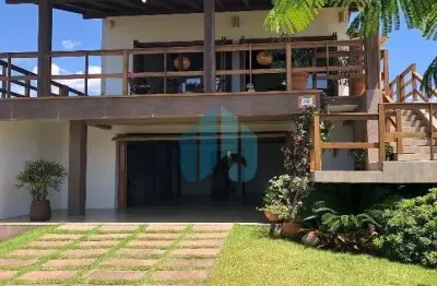 Bela casa localizada no bairro ferraz, ao lado do centro de garopaba!