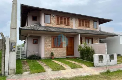 Belo sobrado localizado no bairro areias de palhocinha, a poucos minutos do centro de garopaba!