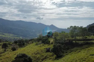 Terreno com 4 hectares, com vista p/ lagoa e mar, localizado no bairro macacu, em garopaba!