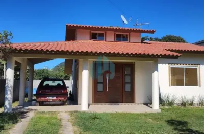 Bela casa localizada próxima as dunas do siriú, em garopaba!