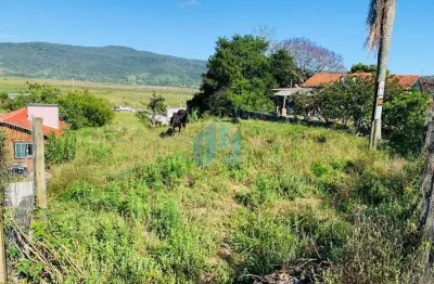 Amplo terreno localizado no bairro areias de palhocinha, ao lado do centro de garopaba!
