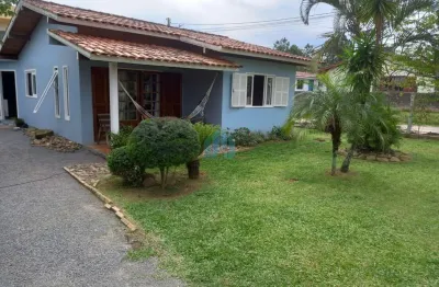 Linda casa em amplo terreno com excelente aproveitamento da área, bairro ambrósio, em garopaba!