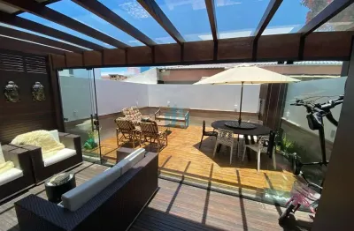 Linda casa localizada no bairro ferraz, em garopaba!