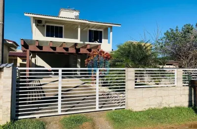 Bela casa no bairro areias de palhocinha, em garopaba, próxima do centro e das praias da região!