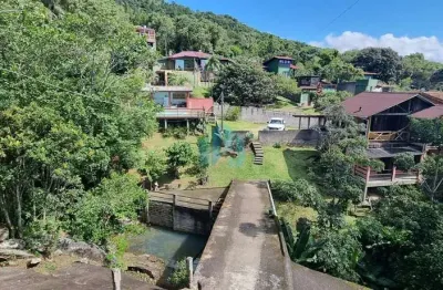 Imóvel localizado a 900 m da praia da gamboa, em garopaba!