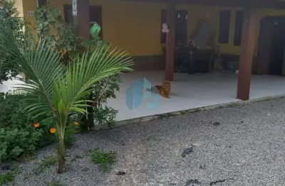 Casa de alvenaria localizada no bairro campo duna, próxima de todo o comércio da região e das belas praias.