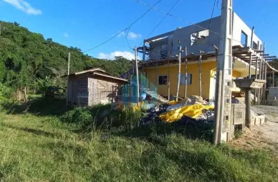 Imóvel próximo à praia da barra, localizado no bairro encantada, em garopaba!
