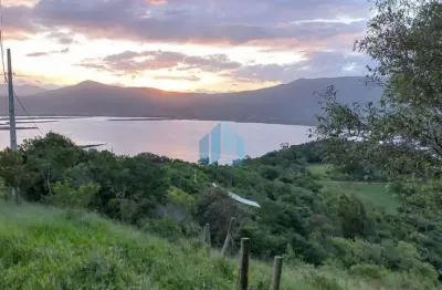 Terreno à venda na Praia da Ferrugem, Garopaba 