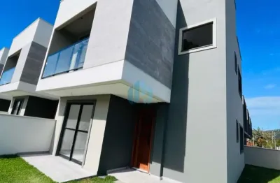 Bela casa localizada no bairro ferraz, em garopaba!