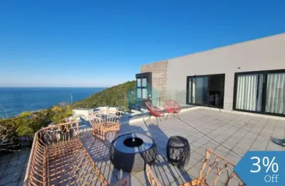 Linda casa de alto padrão, com vista permanente p/ mar, na praia do vigia, em garopaba!