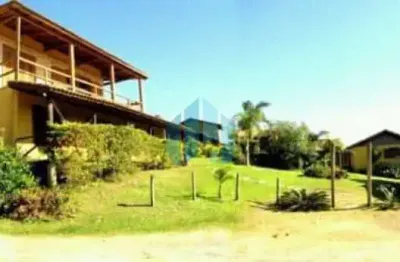 Bela pousada na região central da praia do rosa, em imbituba, próxima ao comérci e cerca de 800 m da praia