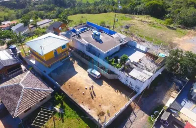 Linda casa nova localizada entre a praia da gamboa e paulo lopes!