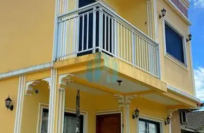 Bela casa localizada ao lado do centro de garopaba!