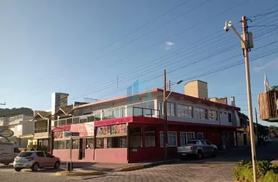 Prédio comercial de frente para a praia central de garopaba!