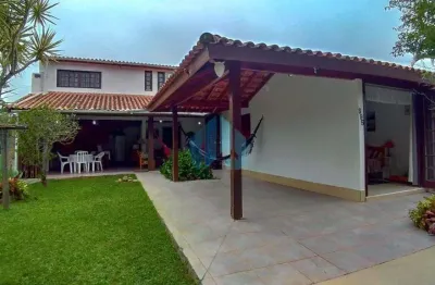 Bela casa localizada no bairro ferraz, à 200 m da praia do central e próxima do centro de garopaba!