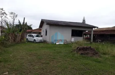 Casa a 300 m da br 101, localizada no bairro araçatuba, em imbituba.