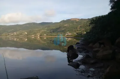 Amplo terreno com linda vista e acesso à lagoa, costa de macacu | garopaba - sc