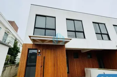 Lindo sobrado com ótimo padrão de acabamento, residencial due colline, ambrósio | garopaba - sc