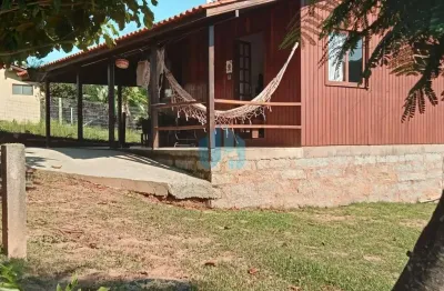 Casa localizada próxima ao centro da cidade, ambrósio | garopaba - sc