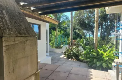 Casa a 1,5 km da praia do siriú, com linda vista, em meio a natureza, costa de macacu | garopaba - sc