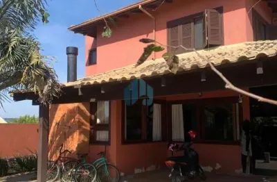 Linda casa a apenas 5 km do centro da cidade, no loteamento pedra branca, areias de palhocinha | garopaba - sc