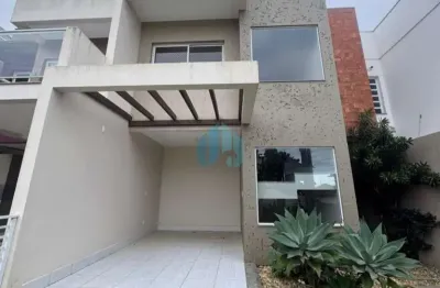 Linda casa a 2 km do centro e praia central, próxima de todo comércio, ferraz | garopaba - sc