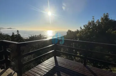 Bela residência em meio a natureza, com linda vista p/ mar, gamboa | garopaba - sc