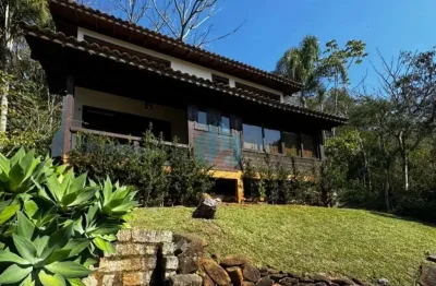 Bela casa com vista p/ a pedra branca, em amplo terreno, encantada | garopaba - sc