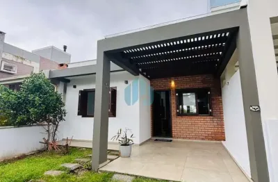 Bela casa térra mobiliada, a 5 km do centro de garopaba e das praias da região, loteamento pedra branca, areias de palhocinha, garopaba - sc