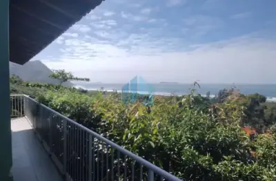 Bela casa com linda vista p/ mar, lagoa e dunas, bairro siriú, em garopaba!