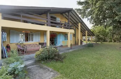 Bela casa a 3 minutos de caminhada da praia, ferrugem | garopaba - sc