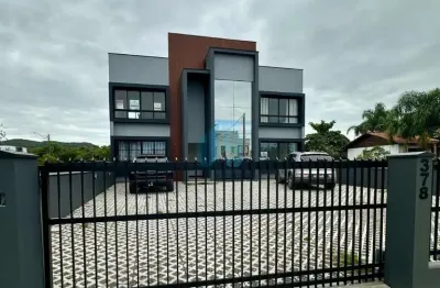 Belos apartamentos localizados no loteamento vila do campo, em garopaba!