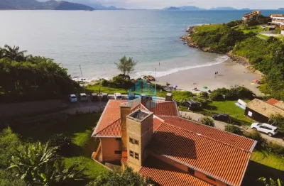 Linda Casa na Praia da Vigia, com Vista Permanente, de Frente p/ Mar, Vigia | Garopaba - SC