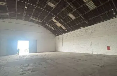 Galpão de 822m² com segurança 24h e doca para caminhões em bayeux - locação