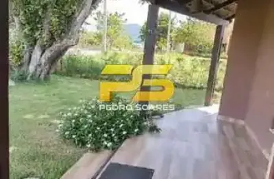 CASA A VENDA DE PORTEIRA FECHADA COM 253m² CONSTRUÍDA EM CONDOMÍNIO