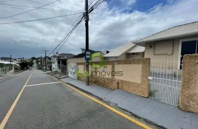 Casa de 3 quartos com uma suite no bairro real parque são josé sc