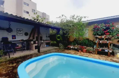 Casa  financiável com 4 dormitórios e piscina em são josé florianópolis