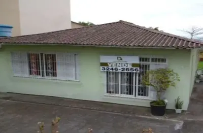 Casa à venda em são josé-sc, bairro barreiros: 3 quartos e vista para o mar, terreno de esquina.