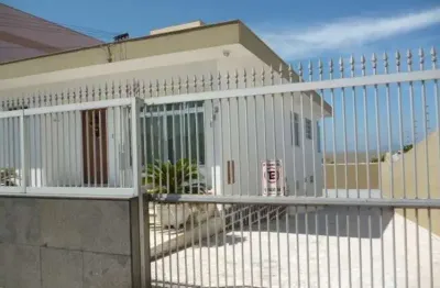 Casa a venda em barreiros, casa a venda em florianópolis, casa com 3 quartos e 3 banheiros, 2 cozinhas.