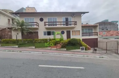 Casa de três quartos com uma suíte na avenida atlântica são josé.